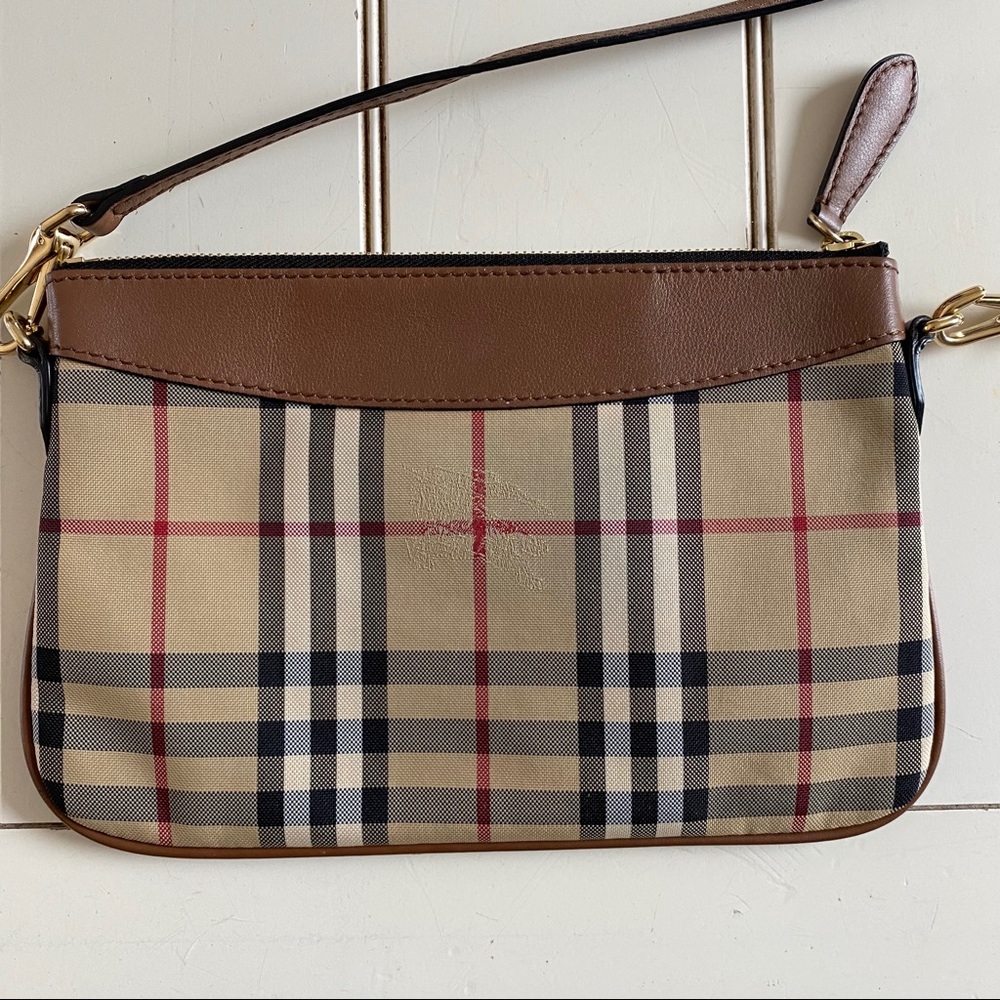 🔥Burberry plaid crossbody🔥
🔥Lowest price.🔥 price is firm: - Picture 6 of 8